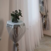 Pagal individualų užsakymą. Prabangi išskirtinio dizaino dienine užuolaida su plisuoto tiulio audinio dekoru