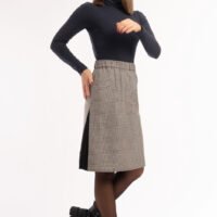 Pieštuko formos languotas juodai baltos spalvos su klostuotu juodu intarpu sijonas Arina-12