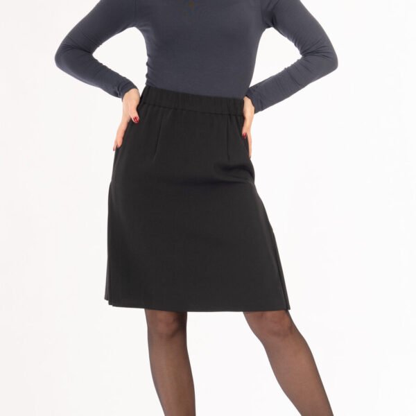 Pieštuko formos juodos spalvos su klostuotu intarpu sijonas Arina-8