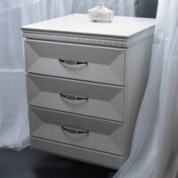 Pagal individualų užsakymą. Miegamojo komplekto Milanas naktinė spintelė baltos spalvos originalaus dizaino perlų atspalvio A57xP50xG50