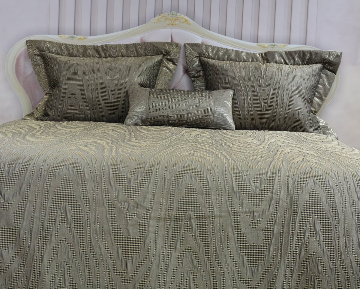 Prabangi lovatiesė Karmen originalaus dizaino tamsaus aukso spalvos 260×270