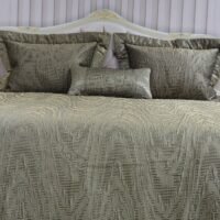 Prabangi lovatiesė Karmen originalaus dizaino tamsaus aukso spalvos 260×270