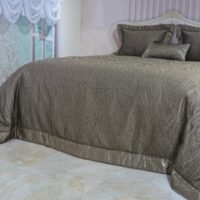 Prabangi lovatiesė Karmen originalaus dizaino tamsaus aukso spalvos 260×270