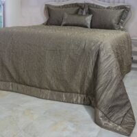 Prabangi lovatiesė Karmen originalaus dizaino tamsaus aukso spalvos 260×270