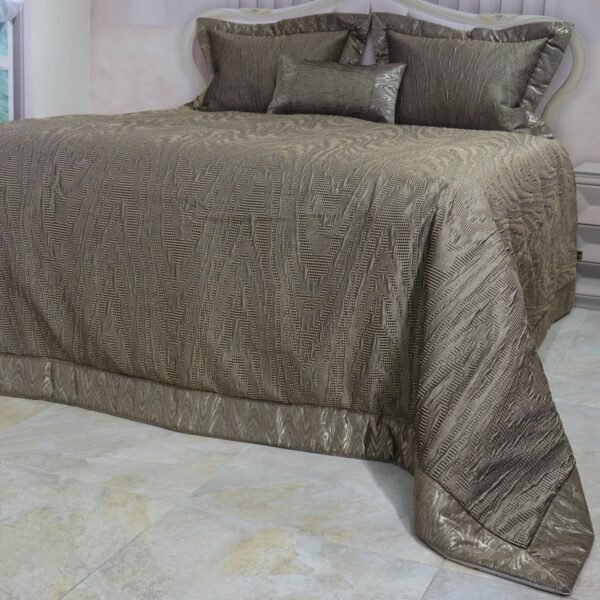 Prabangi lovatiesė Karmen originalaus dizaino tamsaus aukso spalvos 260×270