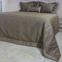 Prabangi lovatiesė Karmen originalaus dizaino tamsaus aukso spalvos 260×270