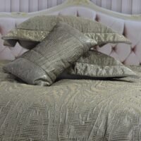 Prabangi lovatiesė Karmen originalaus dizaino tamsaus aukso spalvos 260×270