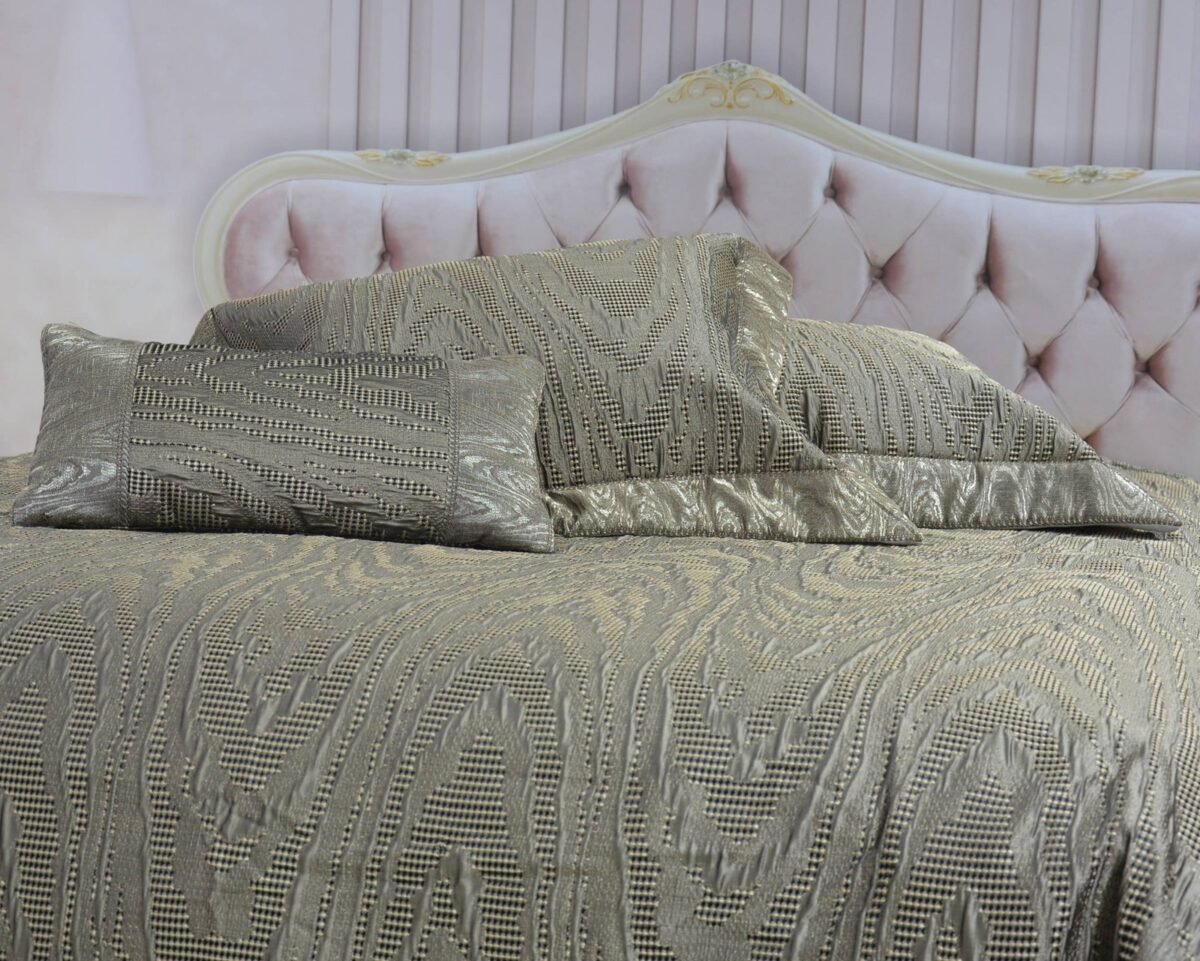 Prabangi lovatiesė Karmen originalaus dizaino tamsaus aukso spalvos 260×270