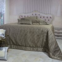 Prabangi lovatiesė Karmen originalaus dizaino tamsaus aukso spalvos 260×270