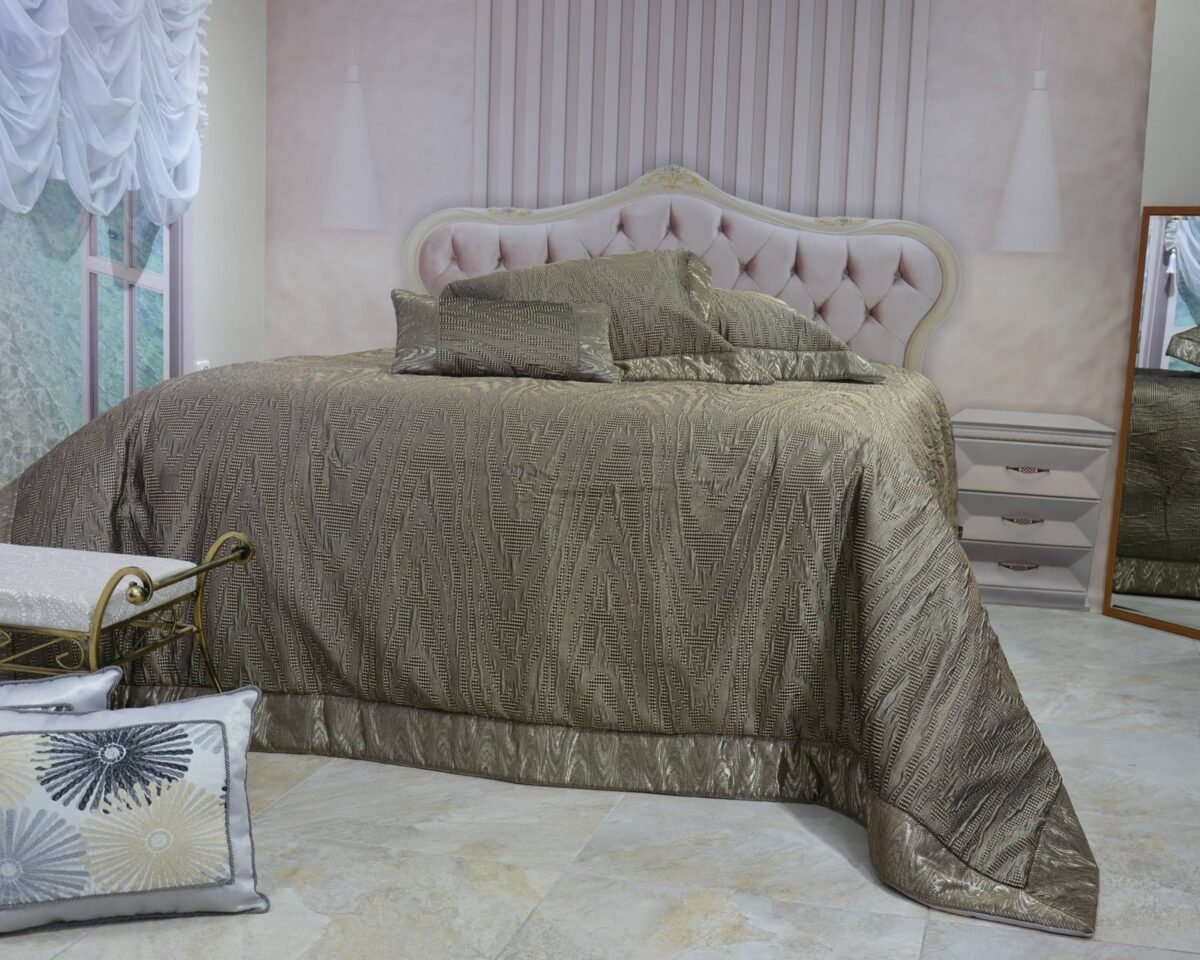 Prabangi lovatiesė Karmen originalaus dizaino tamsaus aukso spalvos 260×270