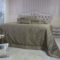 Prabangi lovatiesė Karmen originalaus dizaino tamsaus aukso spalvos 260×270