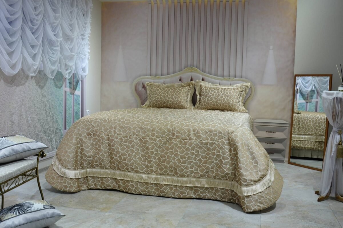 Prabangi lovatiesė Rikota originalaus dizaino camel spalvos 260×260