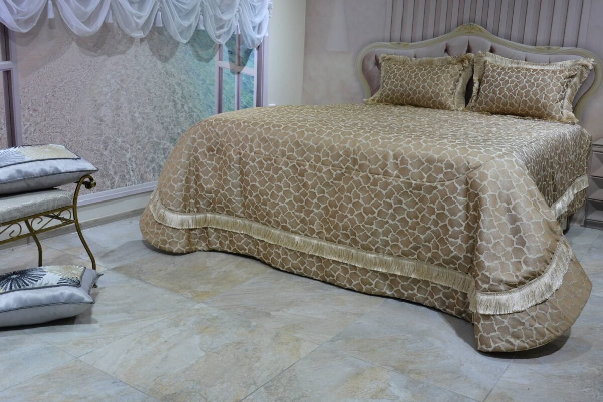 Prabangi lovatiesė Rikota originalaus dizaino camel spalvos 260×260