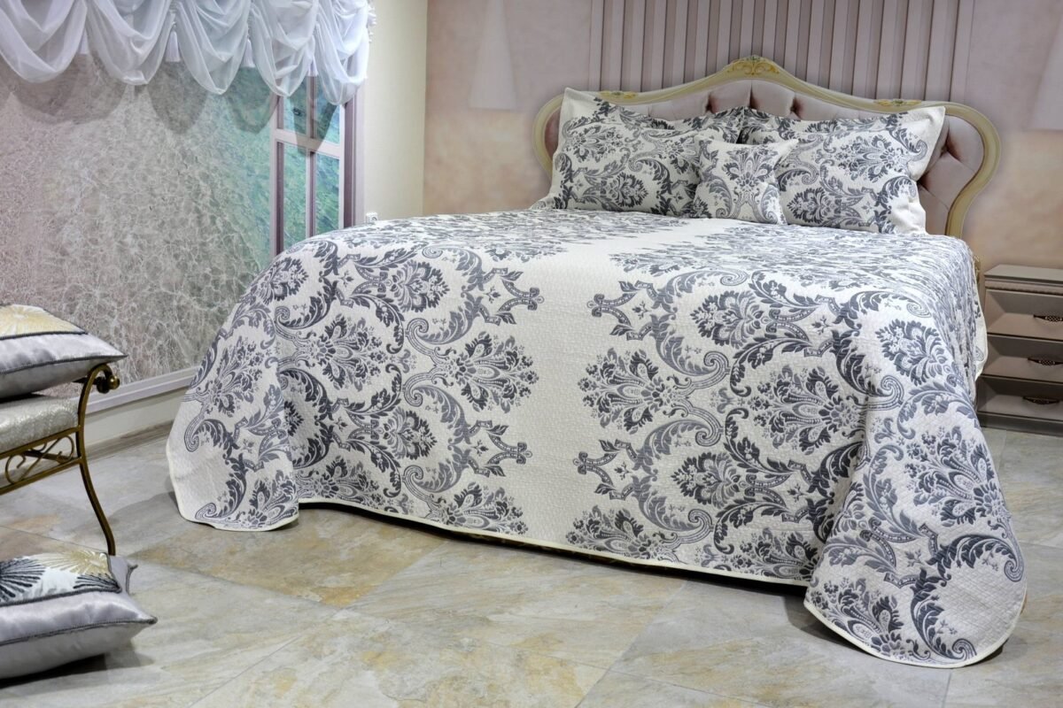 Lovatiesė Dina dvipuse baltai pilkos spalvos originalaus dizaino 250×250