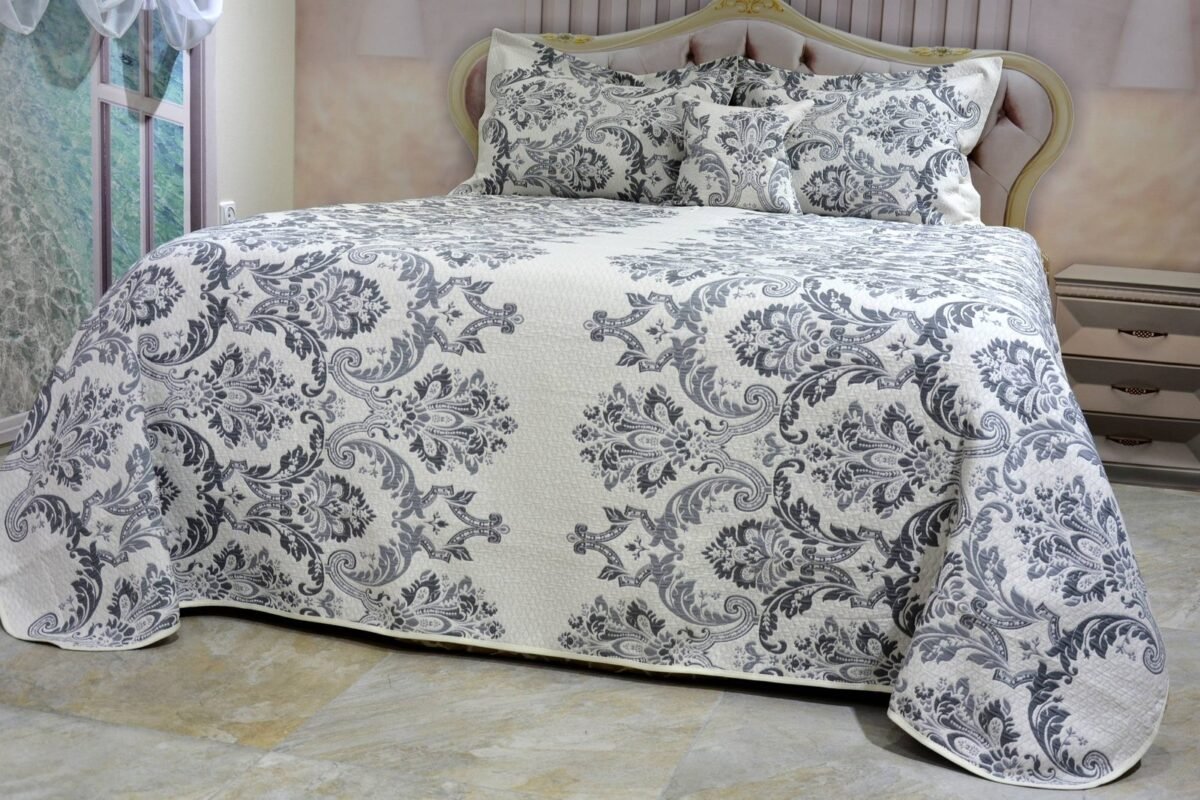 Lovatiesė Dina dvipuse baltai pilkos spalvos originalaus dizaino 250×250