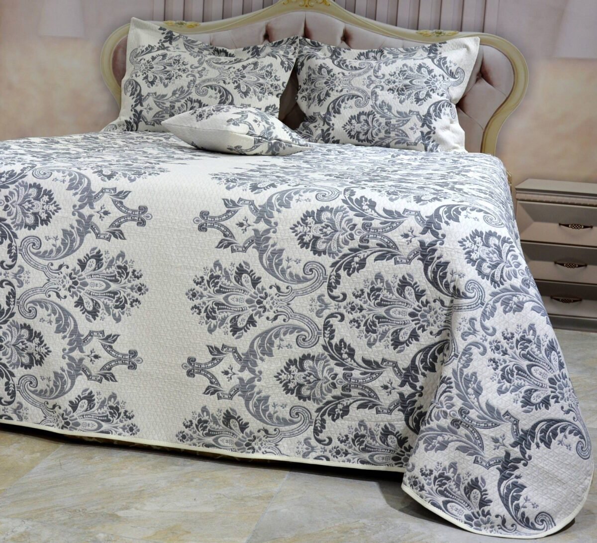 Lovatiesė Dina dvipuse baltai pilkos spalvos originalaus dizaino 250×250