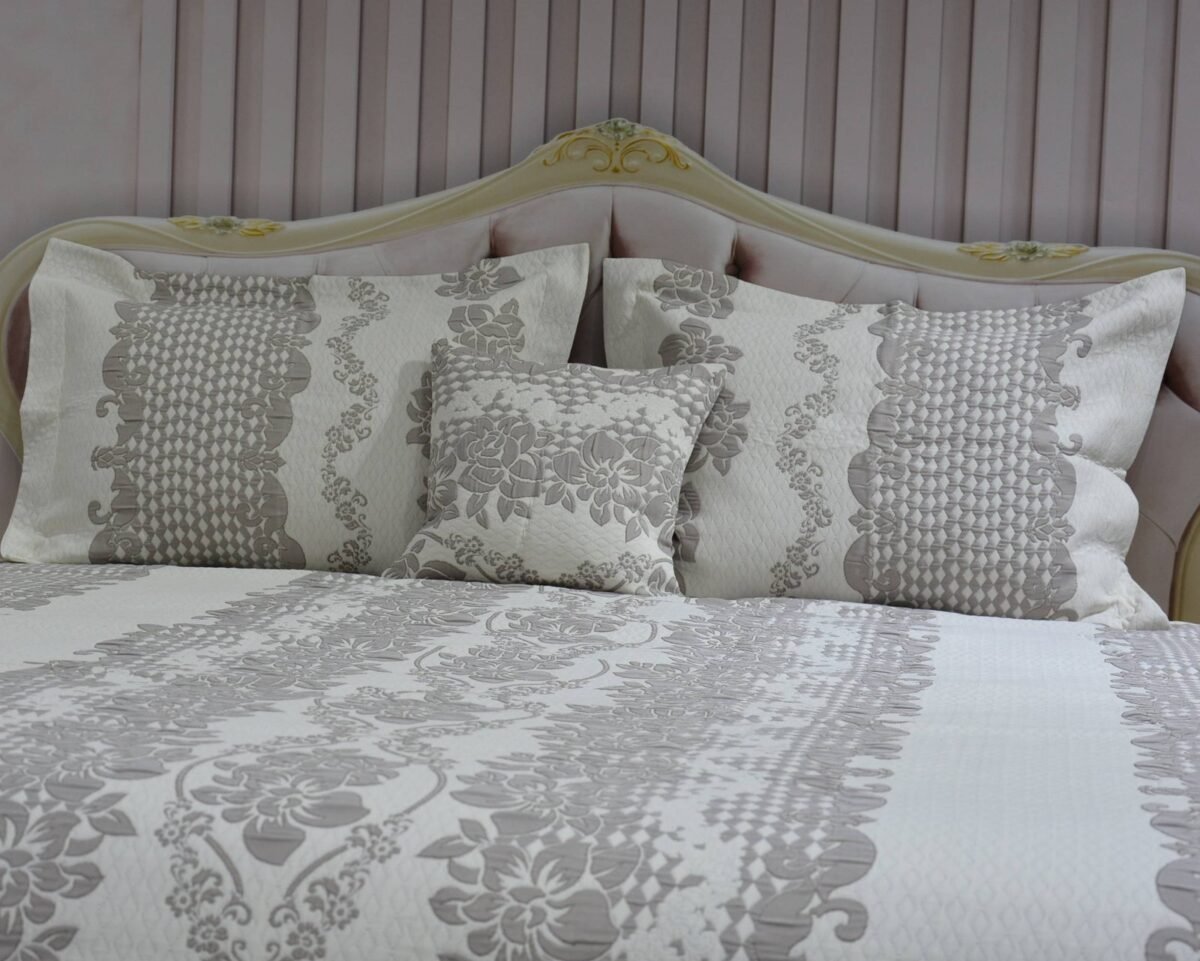 Lovatiesė Dina2 dvipuse baltai rusvos spalvos originalaus dizaino 250×250