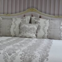 Lovatiesė Dina2 dvipuse baltai rusvos spalvos originalaus dizaino 250×250