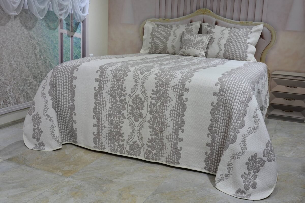 Lovatiesė Dina2 dvipuse baltai rusvos spalvos originalaus dizaino 250×250