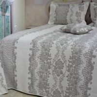 Lovatiesė Dina2 dvipuse baltai rusvos spalvos originalaus dizaino 250×250