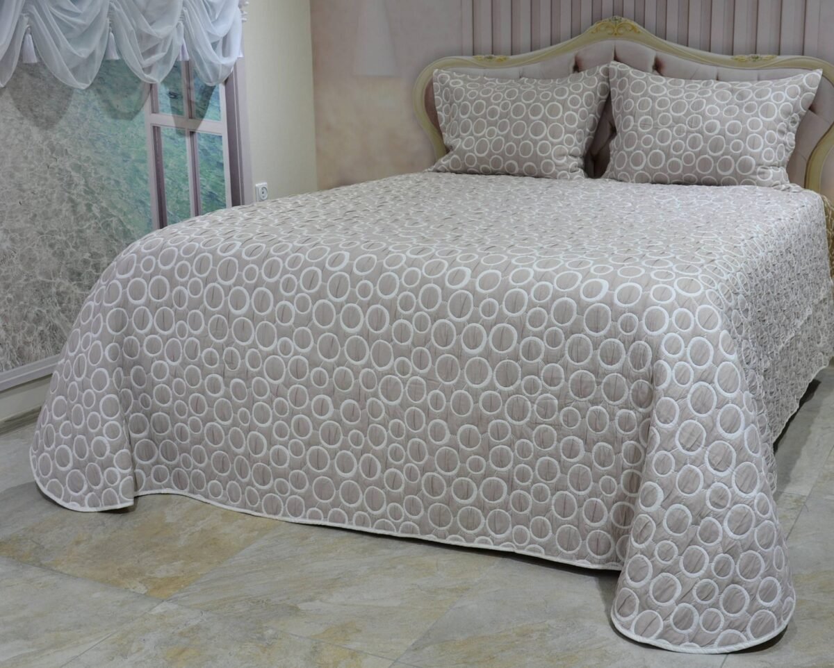 Lovatiesė Dina3 dvipuse baltai rusvos spalvos originalaus dizaino 250×250