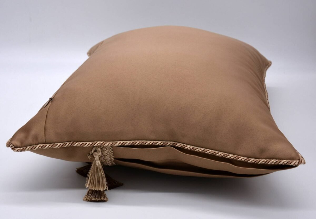 Pagalvės dekorui su klostuotais intarpais. Pagal individualų užsakymą.