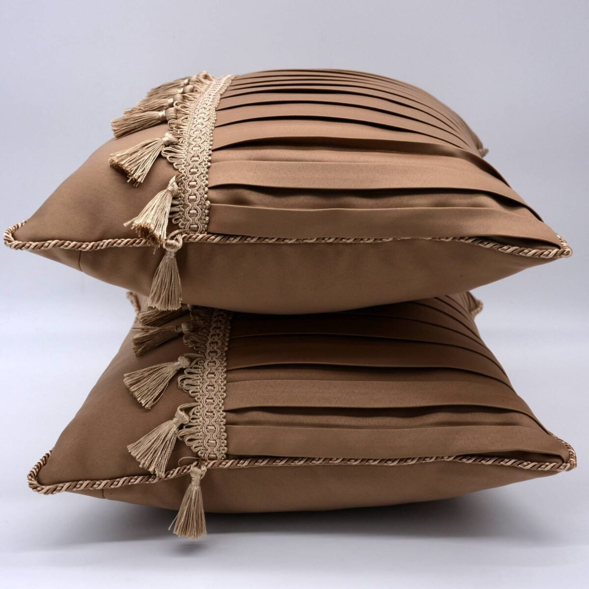 Pagalvės dekorui su klostuotais intarpais. Pagal individualų užsakymą.