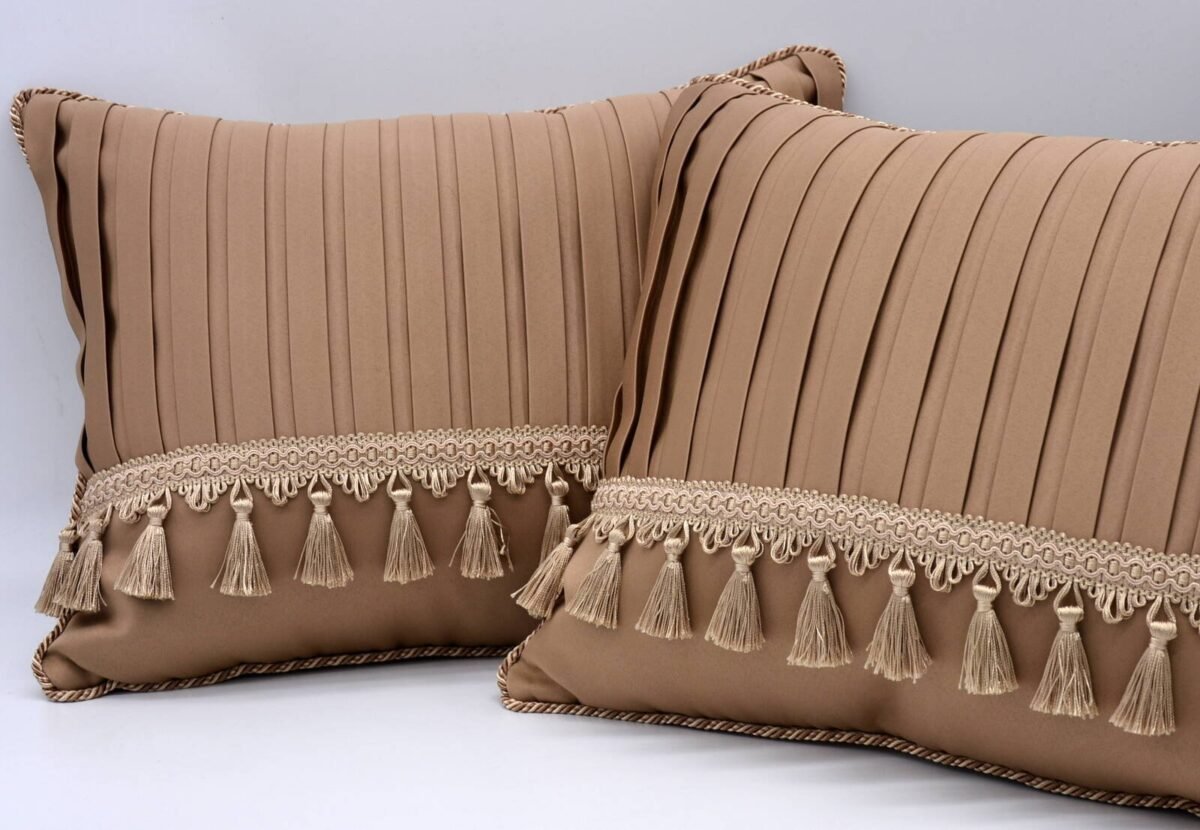 Pagalvės dekorui su klostuotais intarpais. Pagal individualų užsakymą.