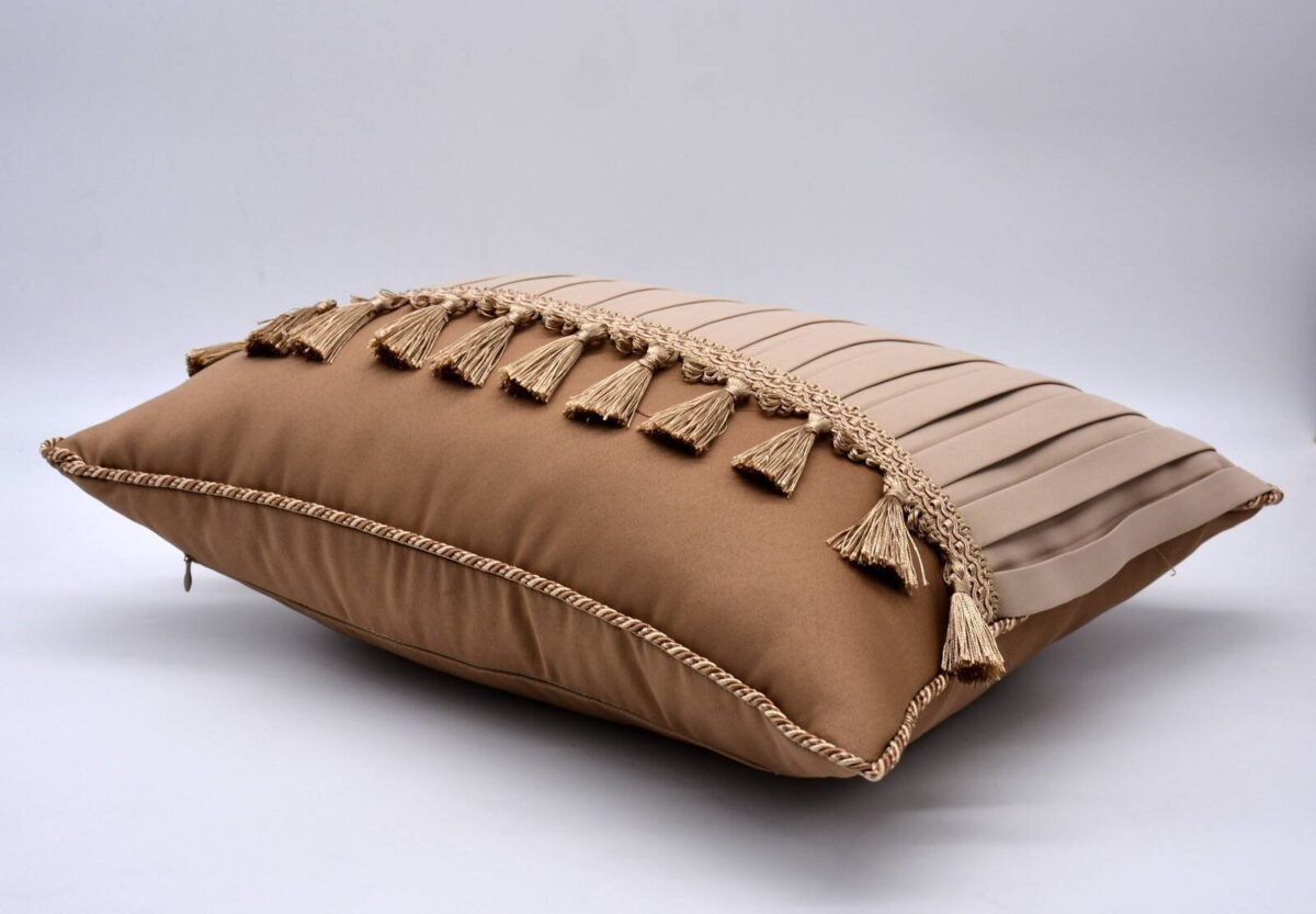 Pagalvės dekorui su klostuotais intarpais 1. Pagal individualų užsakymą.