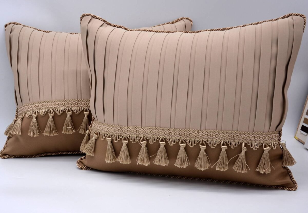 Pagalvės dekorui su klostuotais intarpais 1. Pagal individualų užsakymą.