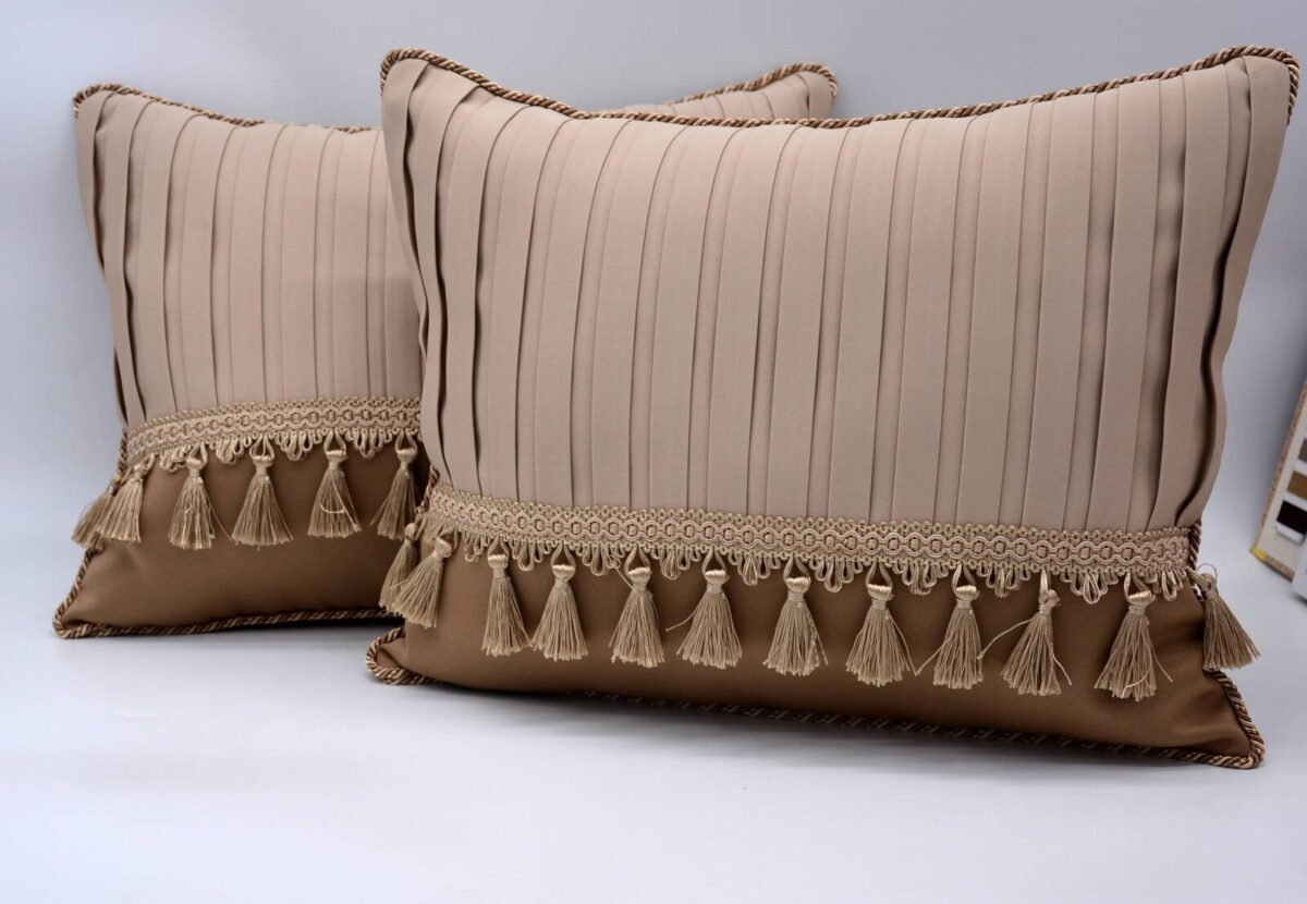 Pagalvės dekorui su klostuotais intarpais 1. Pagal individualų užsakymą.