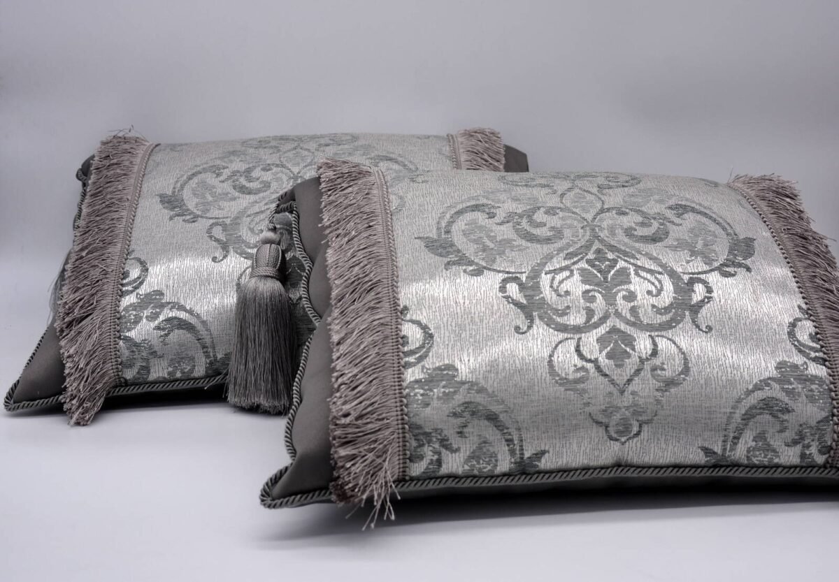 Pagalvės dekorui papuoštas kutais 3. Pagal individualų užsakymą.