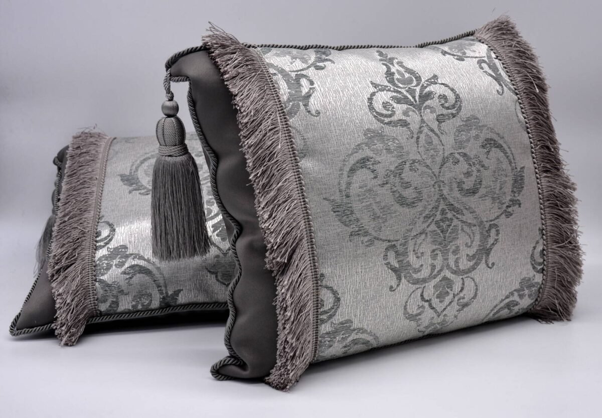 Pagalvės dekorui papuoštas kutais 3. Pagal individualų užsakymą.