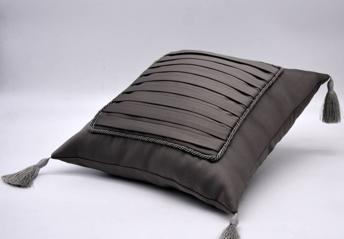 Pagalvės dekorui su klostuotais intarpais 4. Pagal individualų užsakymą.