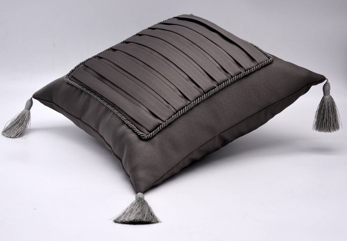 Pagalvės dekorui su klostuotais intarpais 4. Pagal individualų užsakymą.