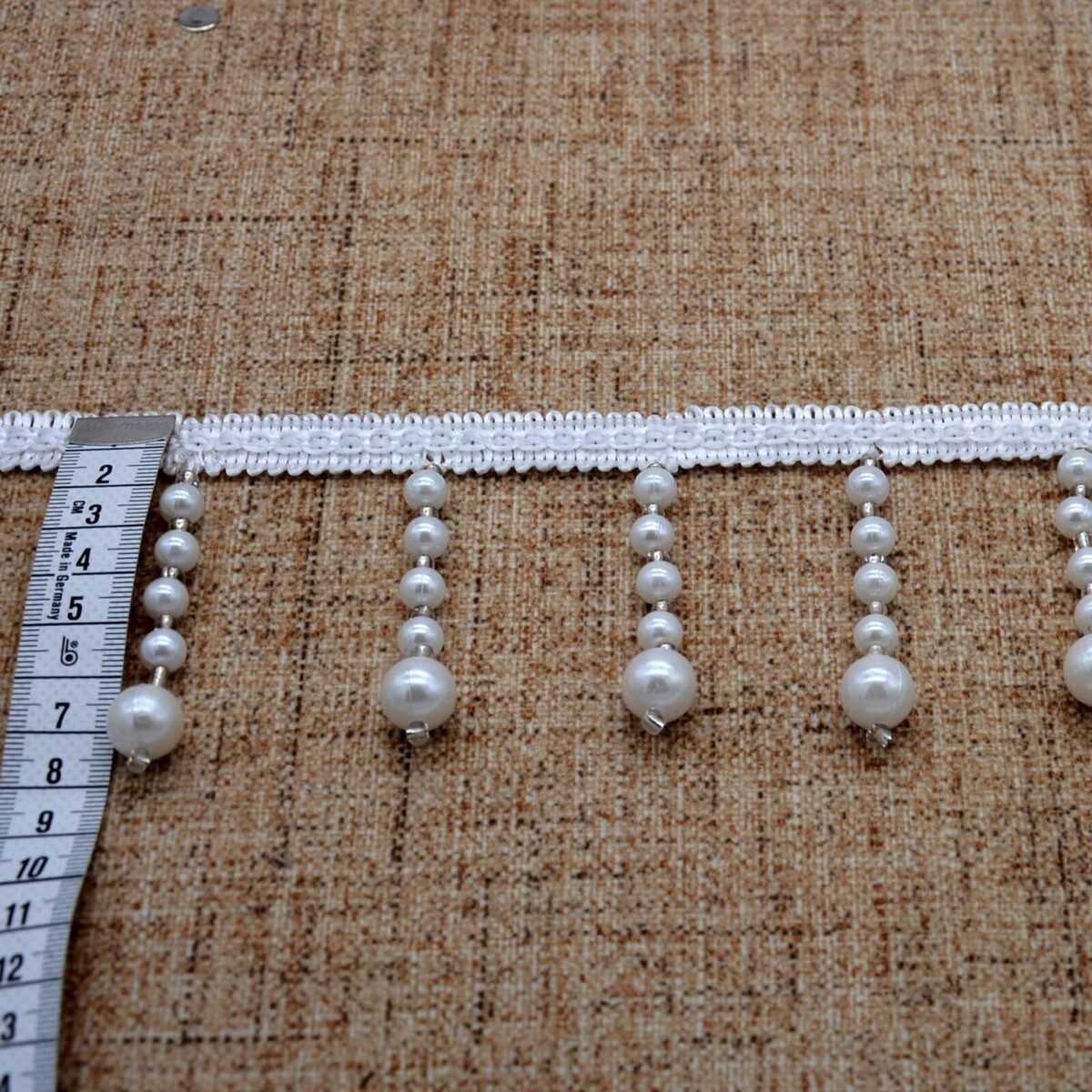 Dekoras užuolaidoms baltos spalvos perlamutriniai kutai 7 cm