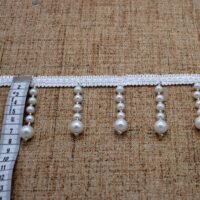 Dekoras užuolaidoms baltos spalvos perlamutriniai kutai 7 cm