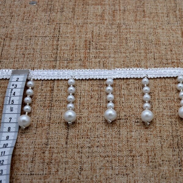 Dekoras užuolaidoms baltos spalvos perlamutriniai kutai 7 cm