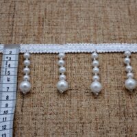 Dekoras užuolaidoms baltos spalvos perlamutriniai kutai 7 cm