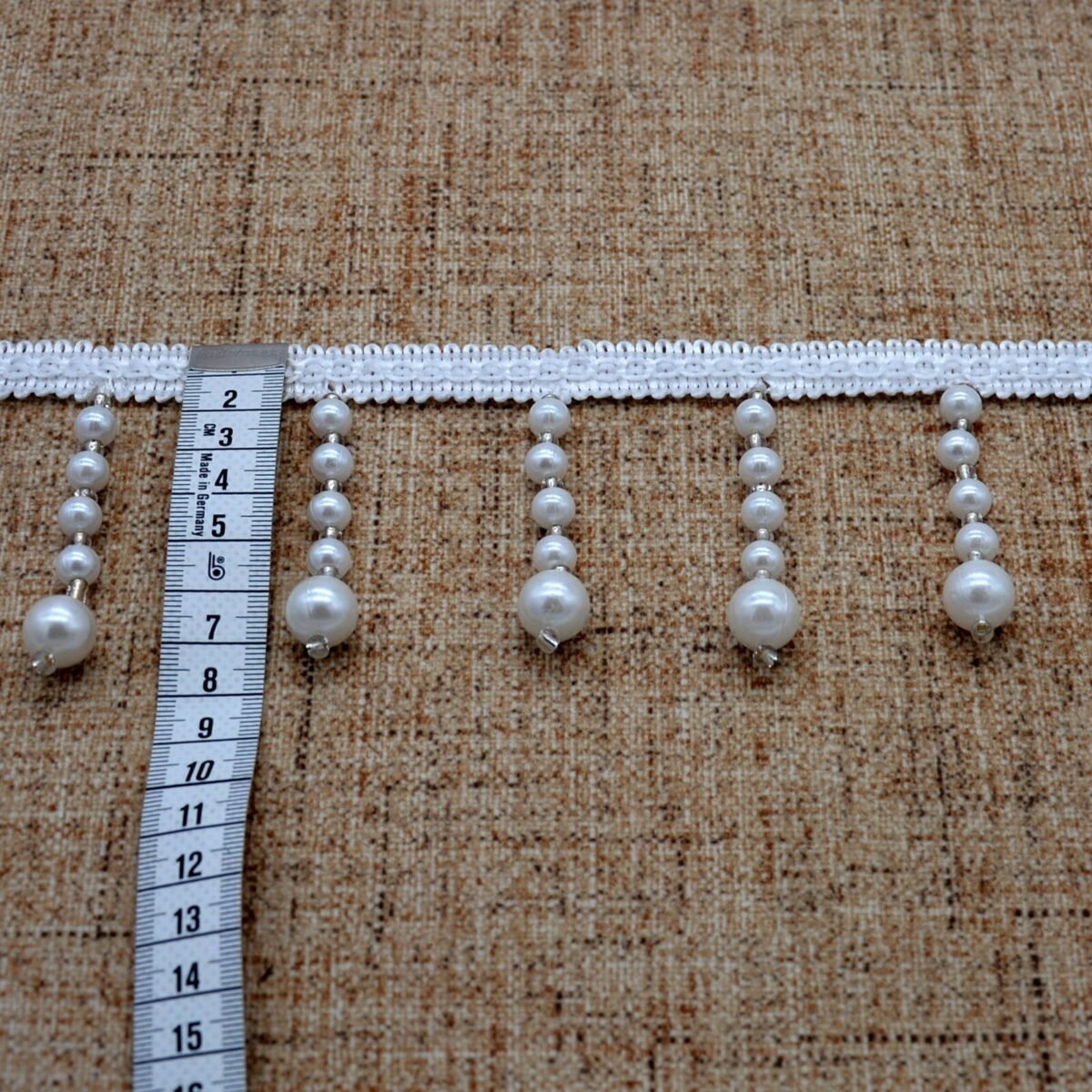 Dekoras užuolaidoms baltos spalvos perlamutriniai kutai 7 cm