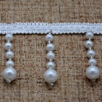 Dekoras užuolaidoms baltos spalvos perlamutriniai kutai 7 cm