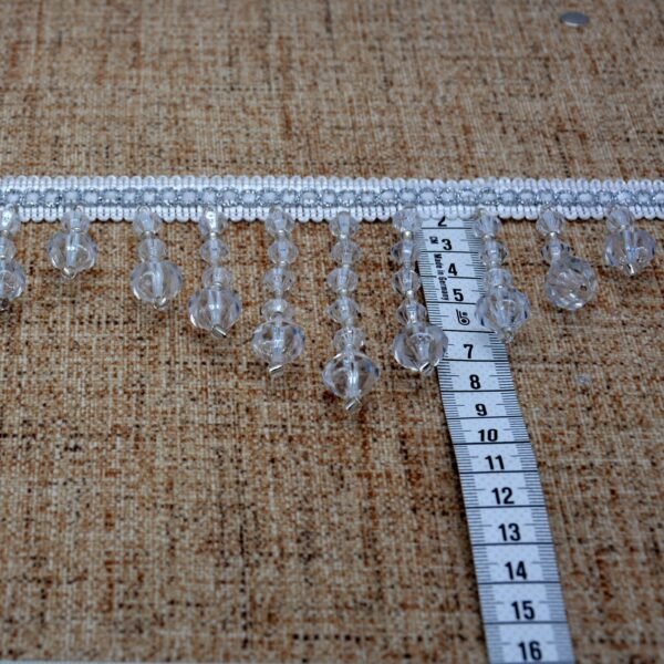 Dekoras užuolaidoms baltos spalvos skaidrus kutai 9 cm