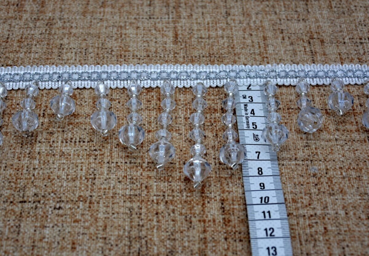 Dekoras užuolaidoms baltos spalvos skaidrus kutai 9 cm