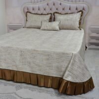 Dygsniuota lovatiesė su pamušalu smėlio spalvos dekoruota prabangiu gofruotu 14 cm dekoru Venecija14 260×260