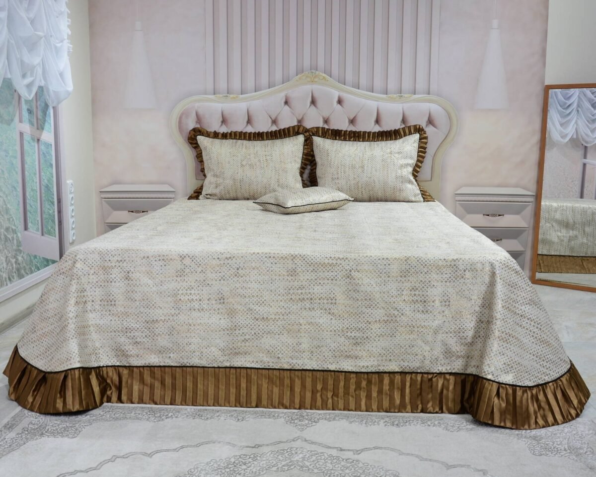 Dygsniuota lovatiesė su pamušalu smėlio spalvos dekoruota prabangiu gofruotu 14 cm dekoru Venecija14 260×260