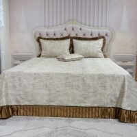 Dygsniuota lovatiesė su pamušalu smėlio spalvos dekoruota prabangiu gofruotu 14 cm dekoru Venecija14 260×260