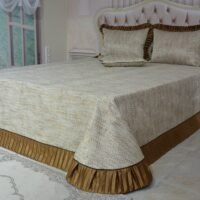 Dygsniuota lovatiesė su pamušalu smėlio spalvos dekoruota prabangiu gofruotu 14 cm dekoru Venecija14 260×260