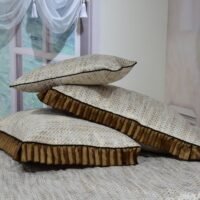 Dygsniuota lovatiesė su pamušalu smėlio spalvos dekoruota prabangiu gofruotu 14 cm dekoru Venecija14 260×260