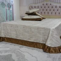 Dygsniuota lovatiesė su pamušalu smėlio spalvos dekoruota prabangiu gofruotu 14 cm dekoru Venecija14 260×260