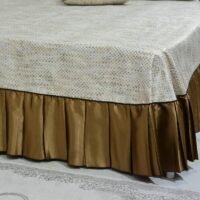 Dygsniuota lovatiesė su pamušalu smėlio spalvos dekoruota prabangiu klostuotu28 cm dekoru Verona28 260×260